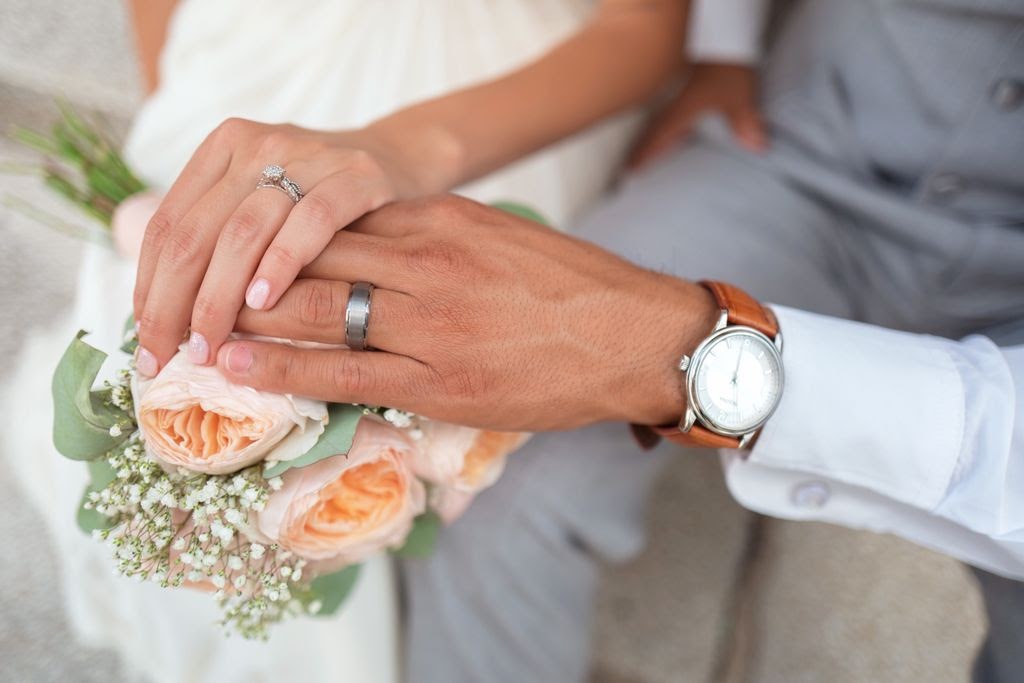 Planning a Wedding? Here’s Our Guide to Buying Wedding Bands Planning a Wedding? Here’s Our Guide to Buying Wedding Bands