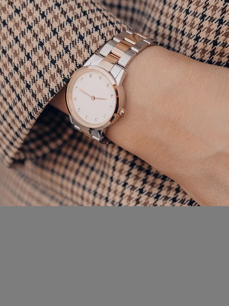 Man wearing a wrist watch on his right hand on a gray background